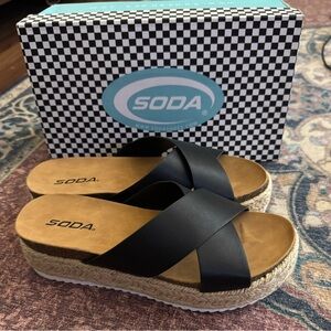 Soda Black and Tan Espadrille Platform Sandals 9 NIB